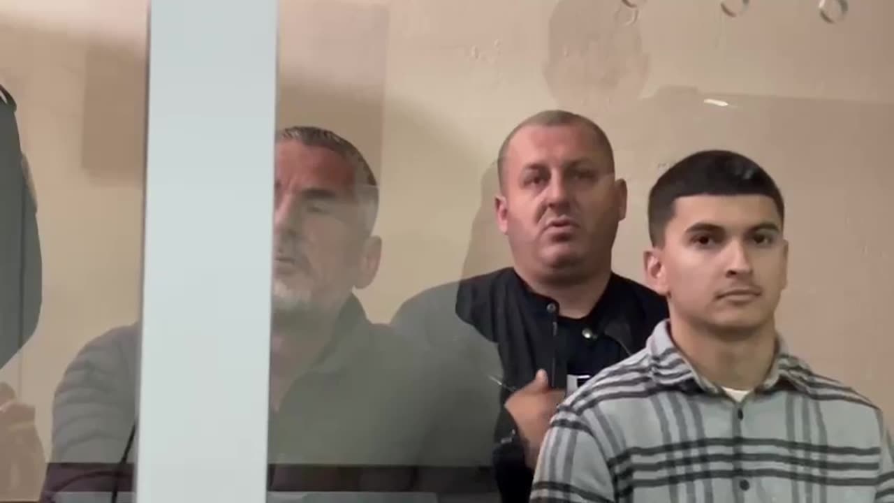 Protestuesit e opozitës para gjykatës