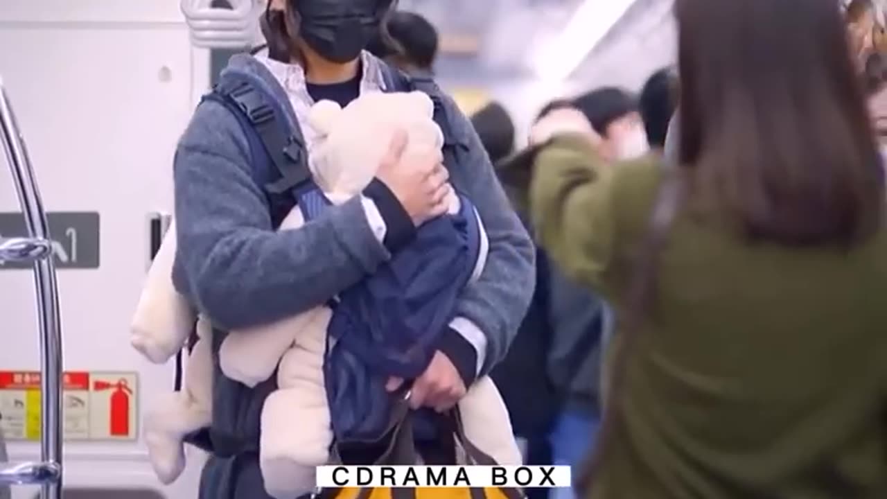 he has 2 babies on him it doesn't matter wich gender it is... 🥰#cdrama #drama #shorts