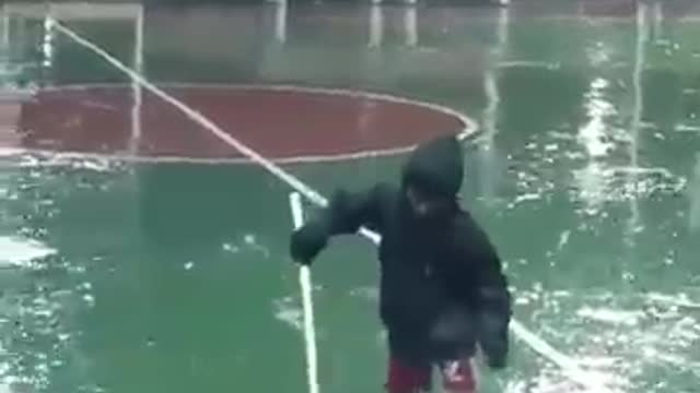 😍one cute little boy clean basketball court in rain time 😍IND360_VLOG