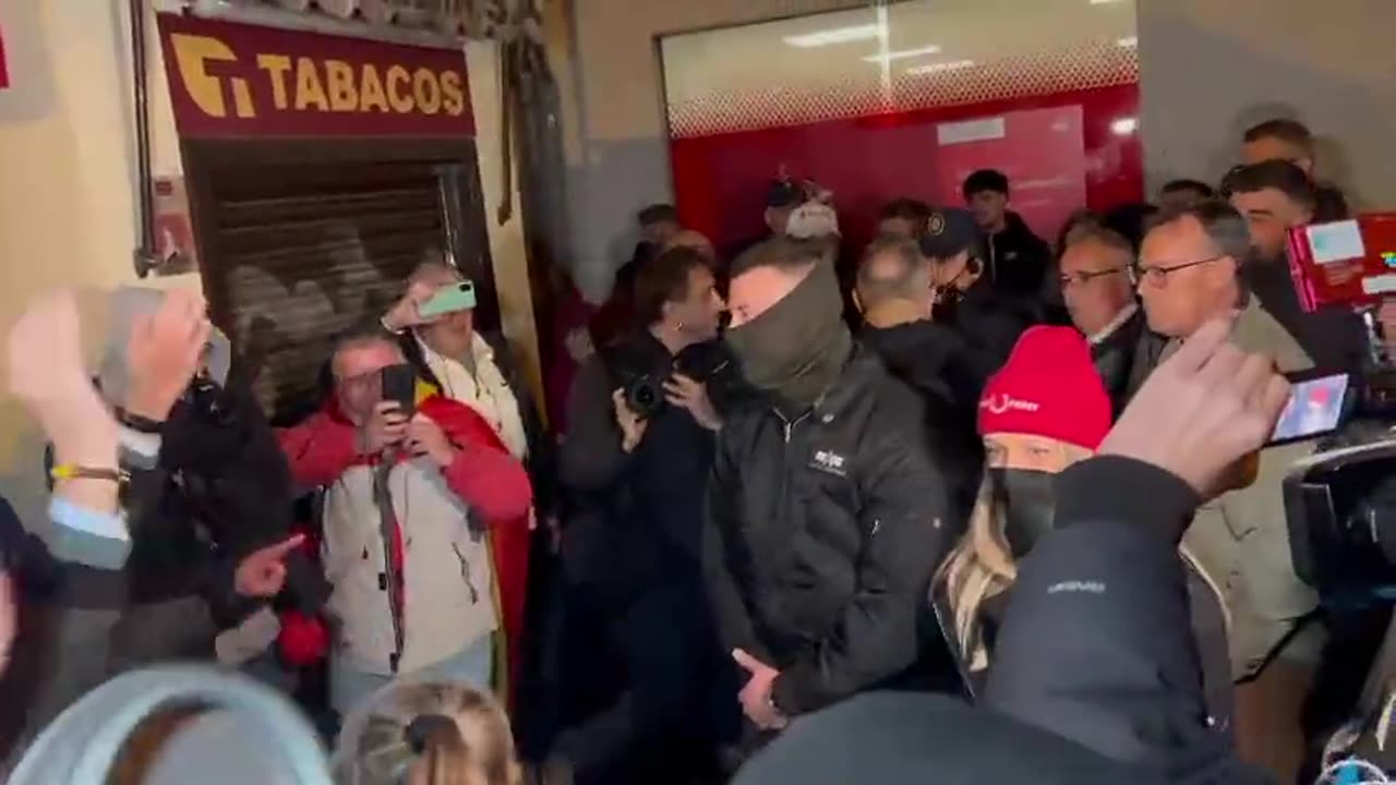 Expulsión de la manifestación pacífica antiamnistía ilegal de gente con "cara tapada"