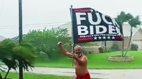 LOVE THE FLAG, FLORIDA MAN!!!😂😂😂