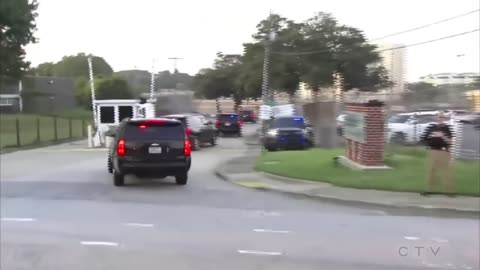 Watch: Donald trump's motorcade arrives at Georgia jail