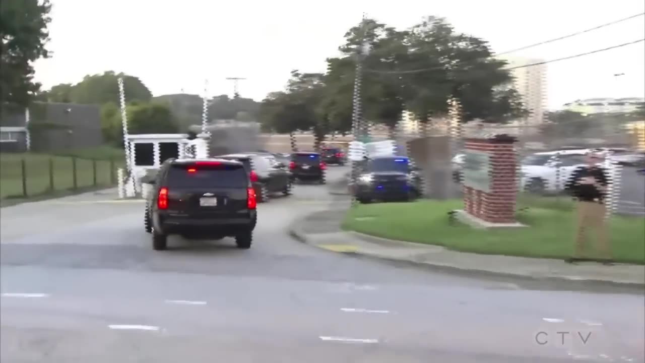 Watch: Donald trump's motorcade arrives at Georgia jail