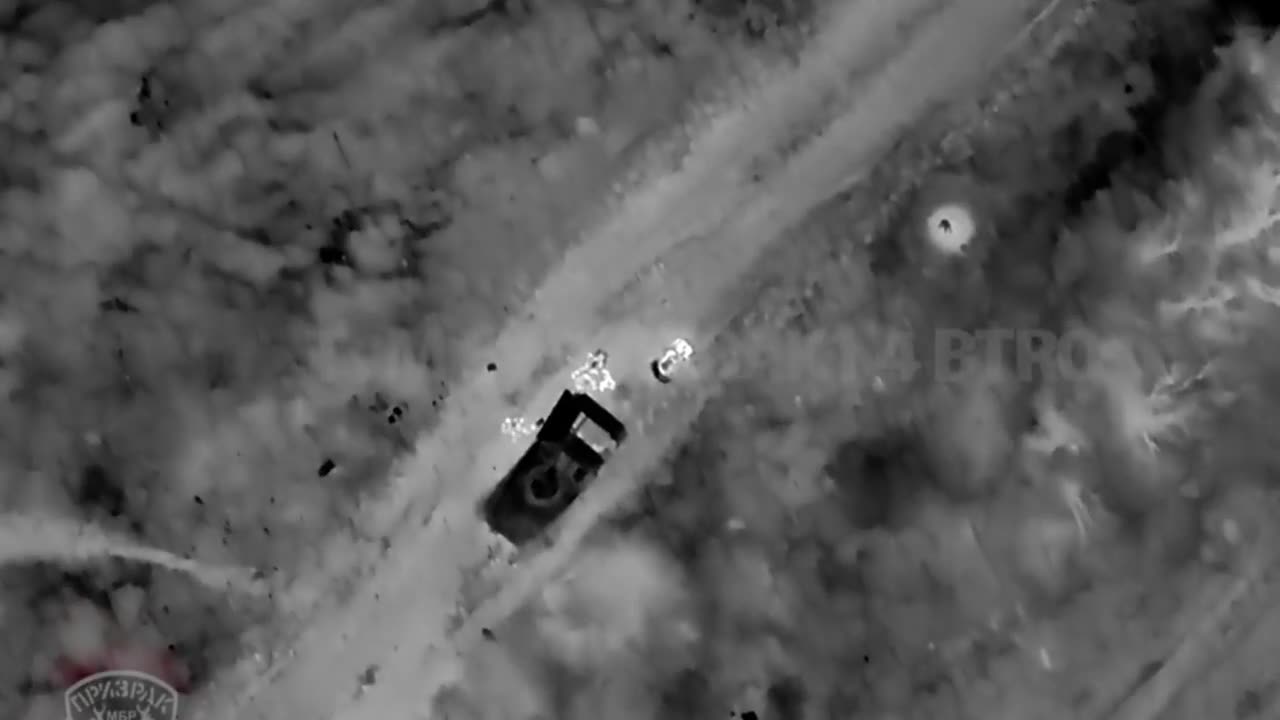 Russian quadcopter strikes Ukrainian trenches