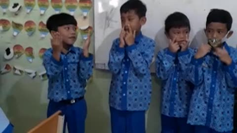 Senam pagi anak-anak SD Alfityan School Aceh