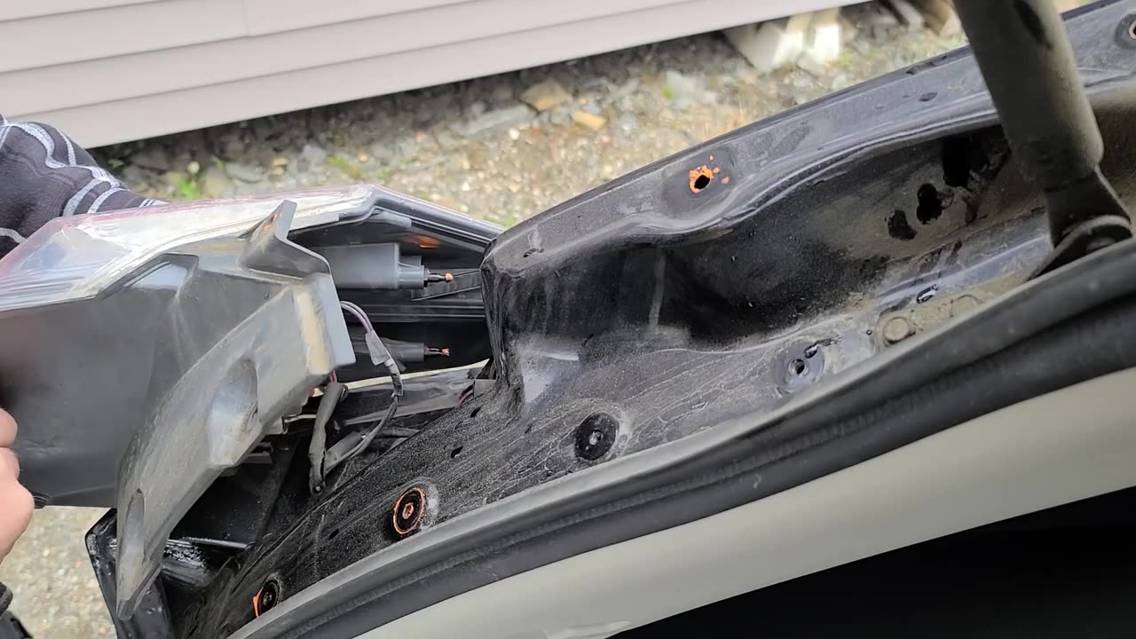 Nissan Rogue: 2009-2023 Brake Light Replacement.
