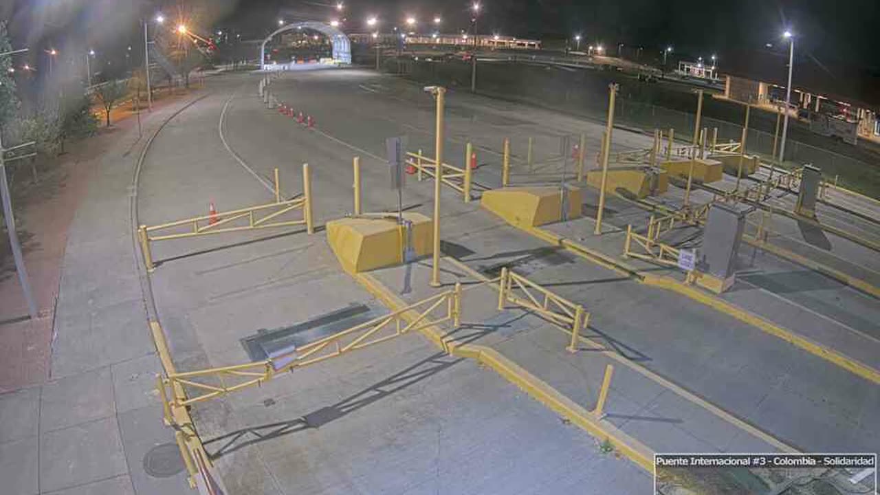2023-12-26 - Puente Internacional 3 (viendo hacia Laredo, Texas)