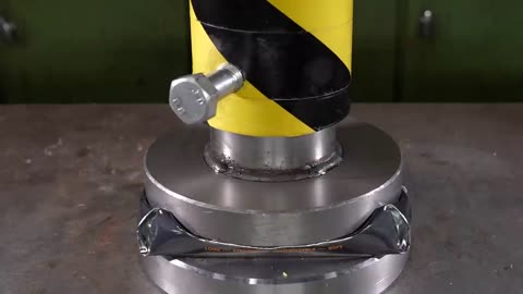 COINS Vs. 150 Ton HYDRAULIC PRESS