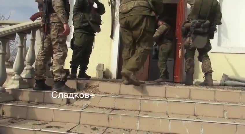 DPR troops visiting a Church during military operation