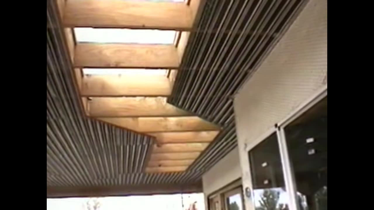 Sammy The Bull Confronts Contractor in Arizona