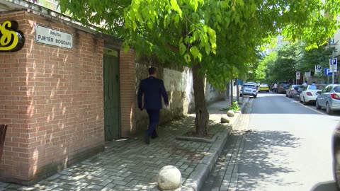 U dhunua dje, Avokati Mëngjesi në koma! Autori i vetëdorëzuar e pranon