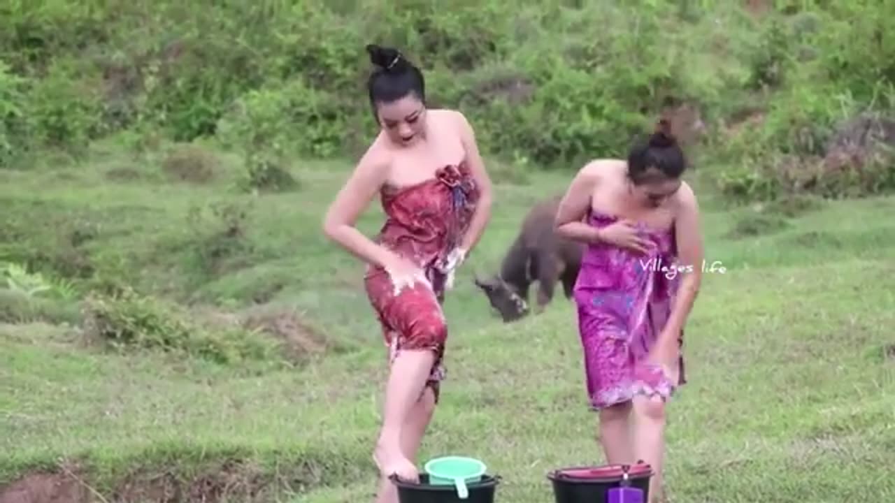 Beautiful Village Girls Taking bath openly.