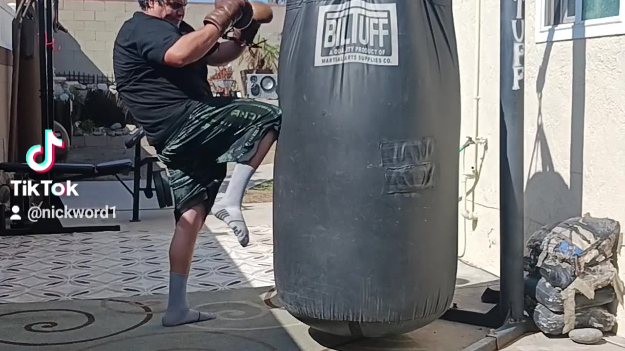 500 Pound Punching bag Workout Part 61. ending Workout With More Muay Thai Work!