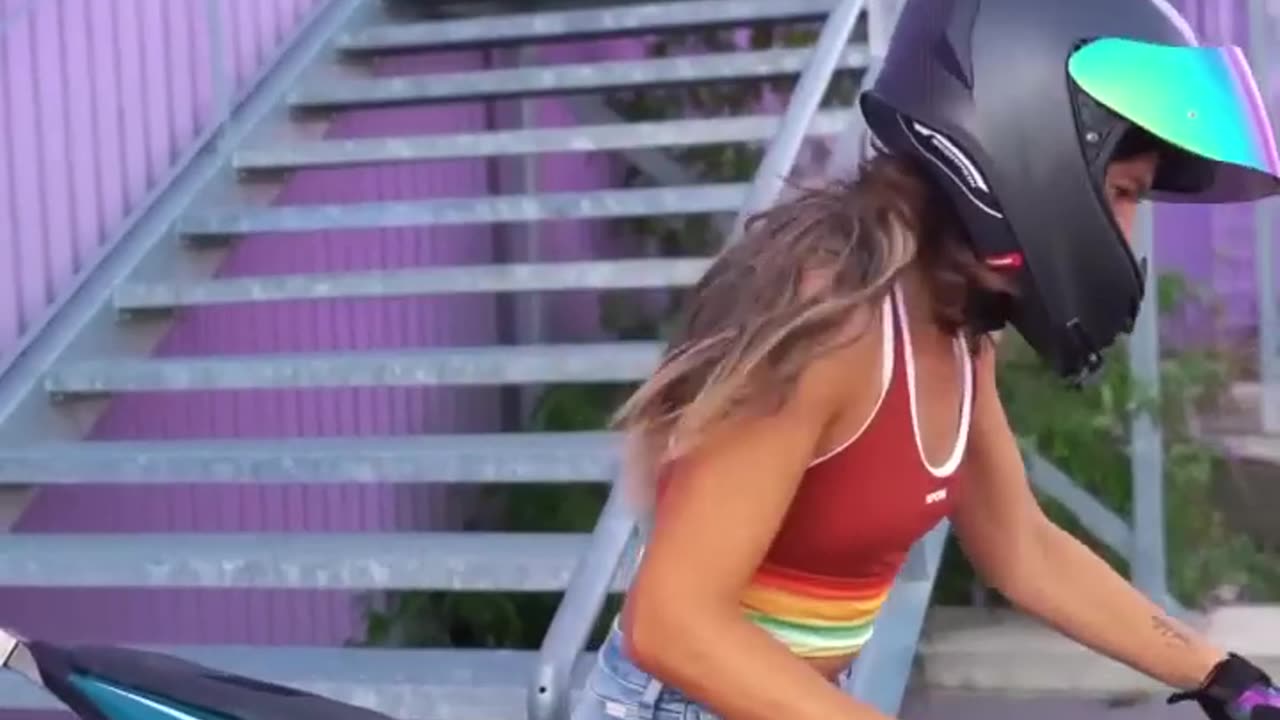 Glissades ! Letβs slide ππ bikergirl stunt