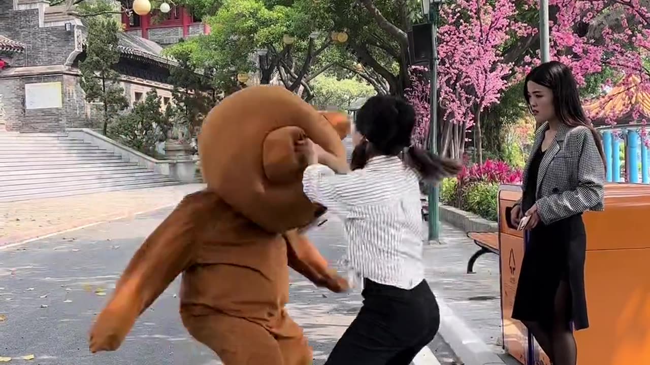 Brown bear lost to 2 beautiful girls episode 137