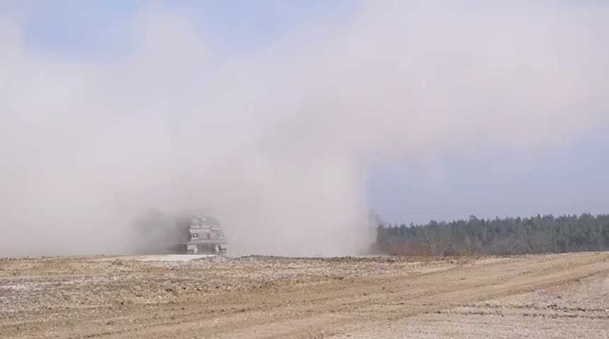 Raketový systém MLRS (Multiple Launch Rocket System) americké výroby