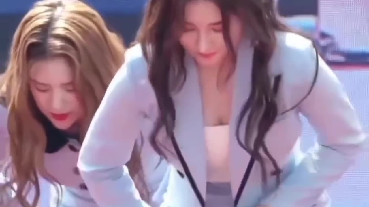 Nancy momoland dance