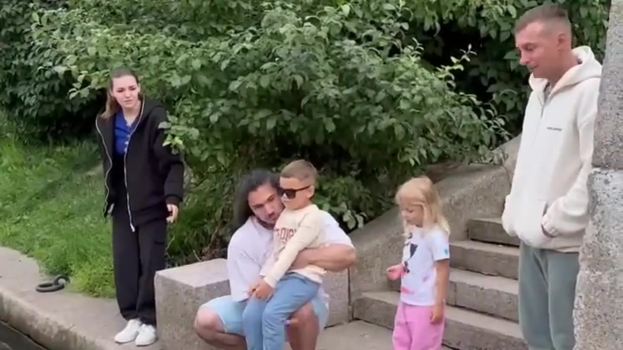 People reaction blind child