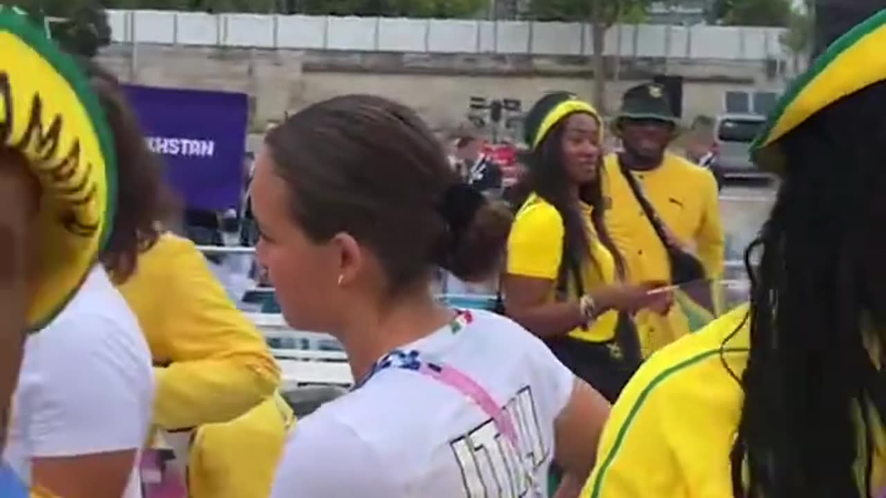 Jamaican Athletes Vibing in Paris Dance Off with Italy;Paris Olympic Opening Ceremony 2024