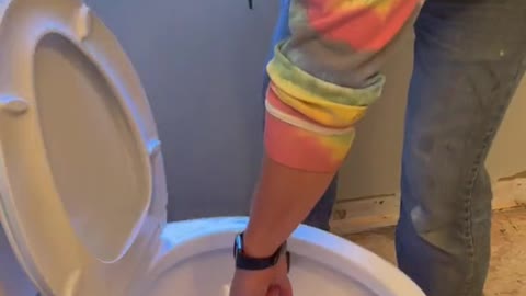 Cool trick for removing toilets