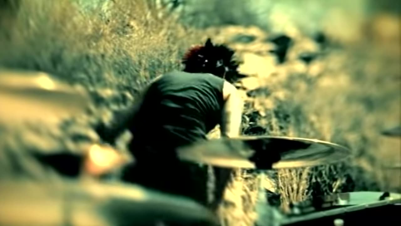 SOULFLY - Seek 'N' Strike (OFFICIAL MUSIC VIDEO)