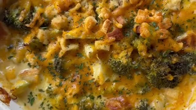 this cheesy broccoli bake is a really easy side dish for dinner!