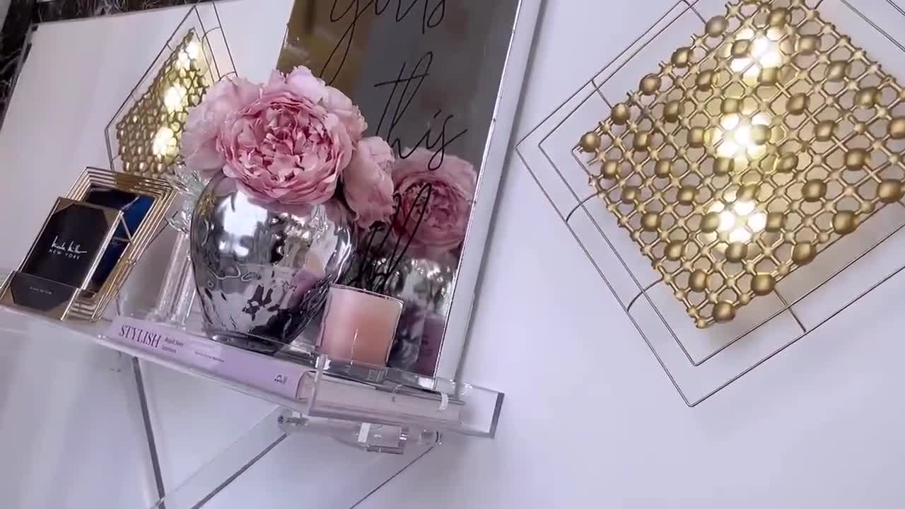 Create DIY dollar decorations for the family