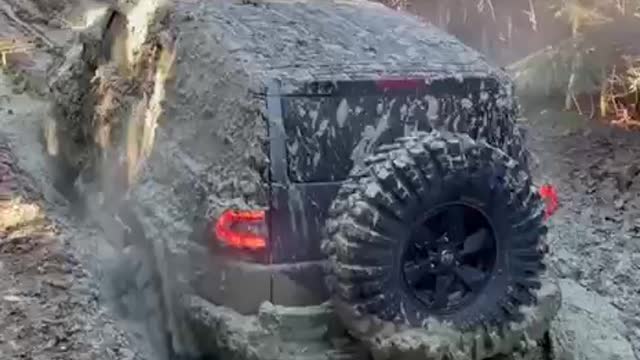 A never seen before video of a car getting stuck in deep mud😯