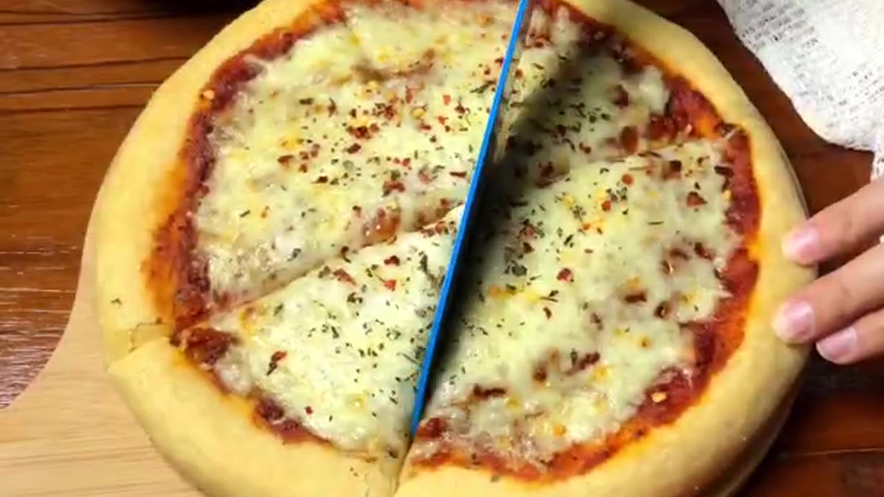 How to cook pizza 🍕 at home l Domino's Pizza 😄 l delicious pizza cook l