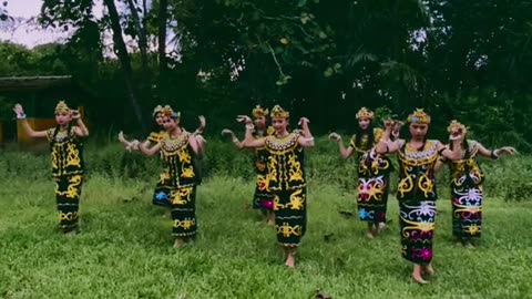 Women Dayak dance