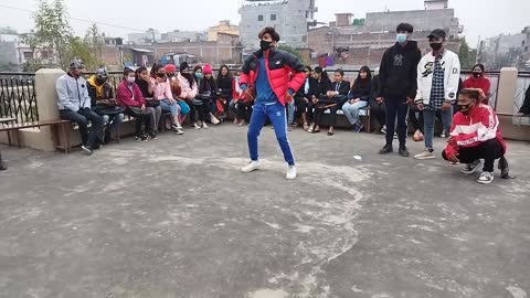 BOYS Shows Off Dance In Front Of A Crowded Stadium Dance stage show