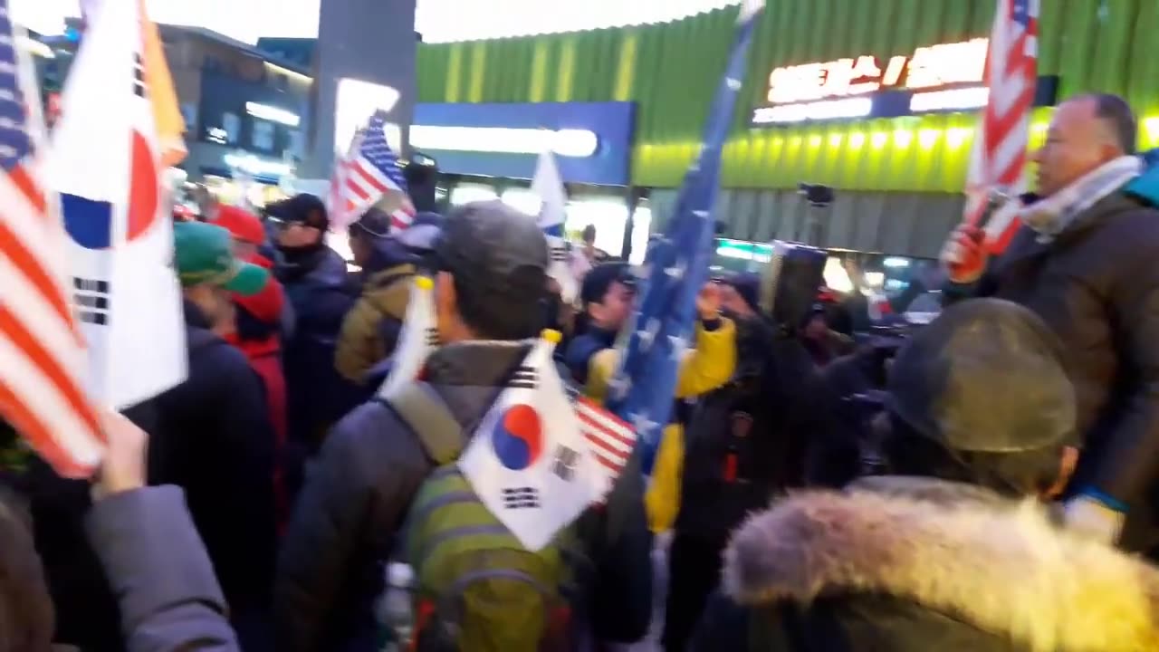 20180226_V3_S01(5ZxHTJ4jLMU)영국 BBC방송 태극기 국민의 목소리 및 경찰 진압 과정 생생하게 전세계에 알리다!!!