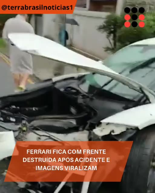 Ferrari fica com frente destruída após acidente e imagens viralizam