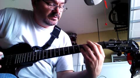 How I play Rob Zombie "Living Dead Girl" on Guitar made for Beginners