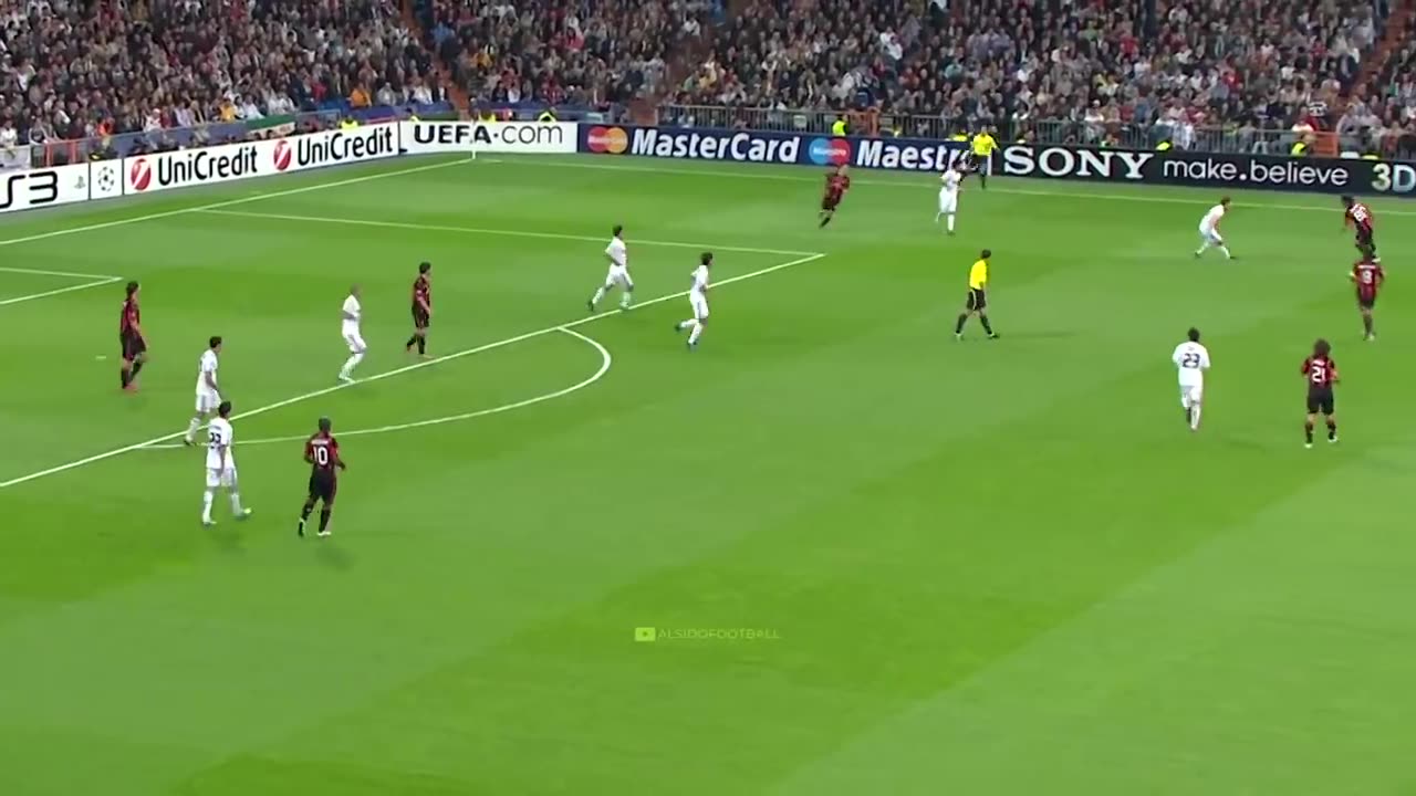 The Day Cristiano Ronaldo and Ronaldinho Met For The First Time