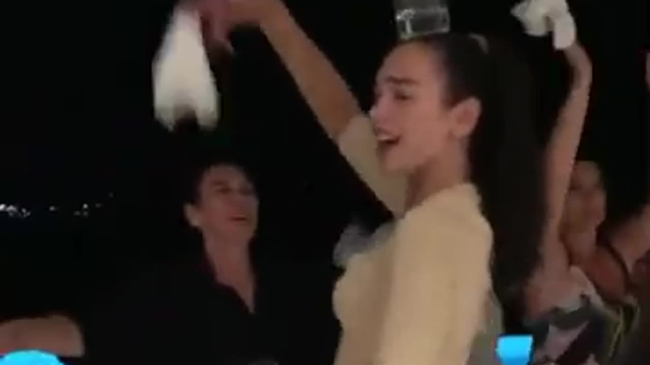 Dua Lipa dancing to Albanian song