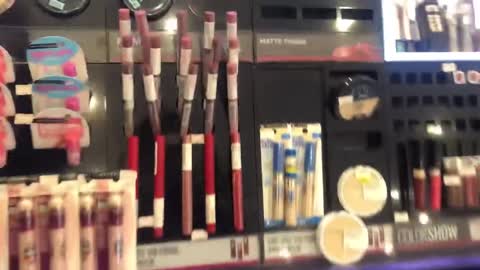 THE ONLY MAKEUP PRODUCTS YOU NEED