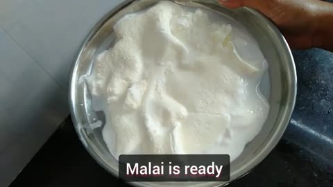 रोटी से मोटी मलाई laane ka tarika|| Homemade Fresh Cream|| How to make fresh cream from Milk