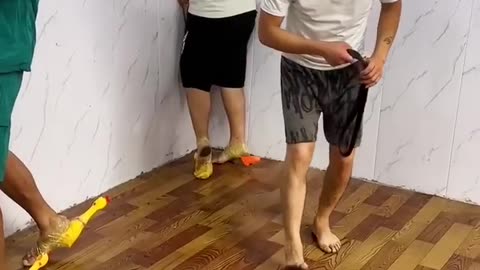 Screaming Chicken Blindfolded Beating Challenge! Men's simple happiness Screaming chickens blindfol
