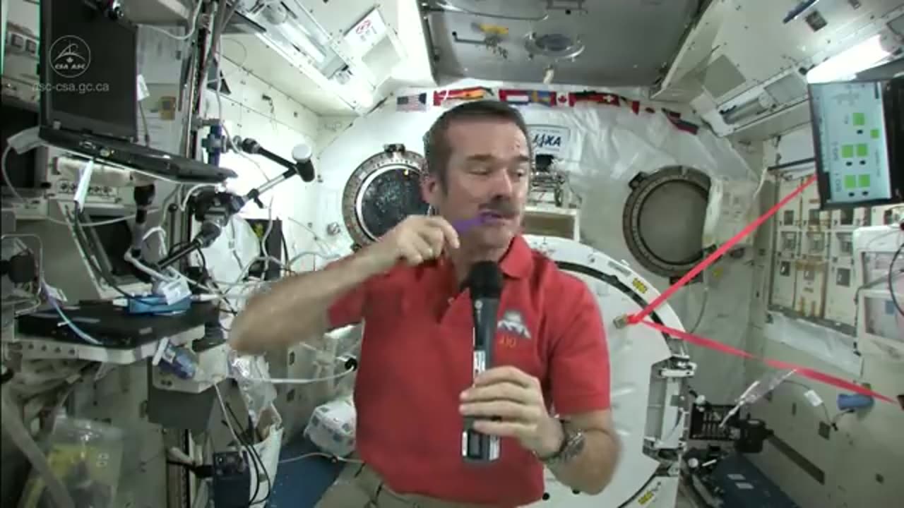 How to brush the teeth in space