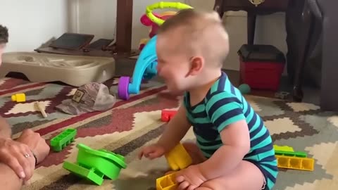 "The Pure Joy of Baby Laughter: Adorable Moments Caught on Camera"