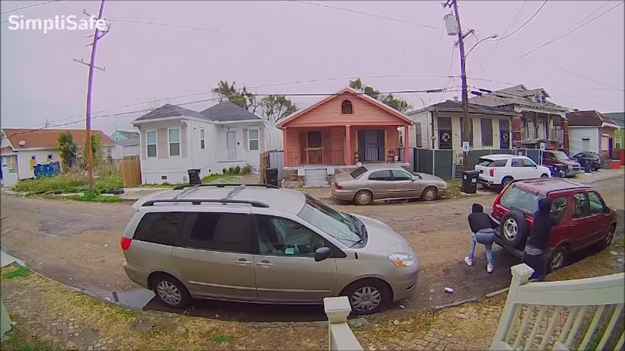 Down & Dirty Gunfight In New Orleans