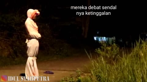 FUNNY PRANK : A white cloth ghost wrapped in a white cloth with a tie around his head