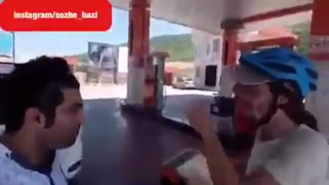 How Iranian man speaking English to a German tourist