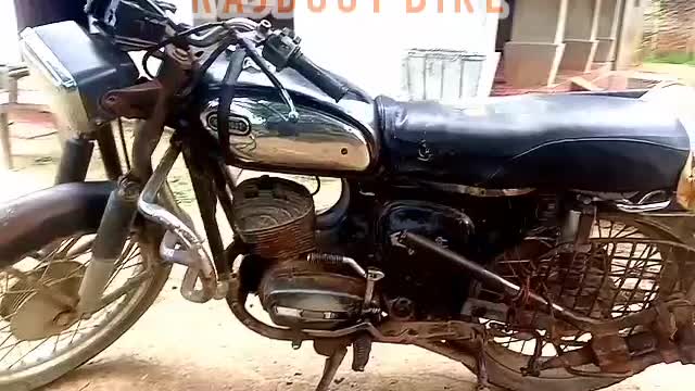 Oldest bike rajdoot see in the vedio.