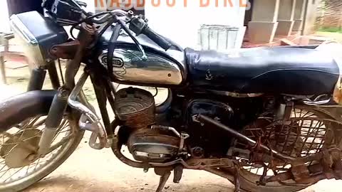 Oldest bike rajdoot see in the vedio.