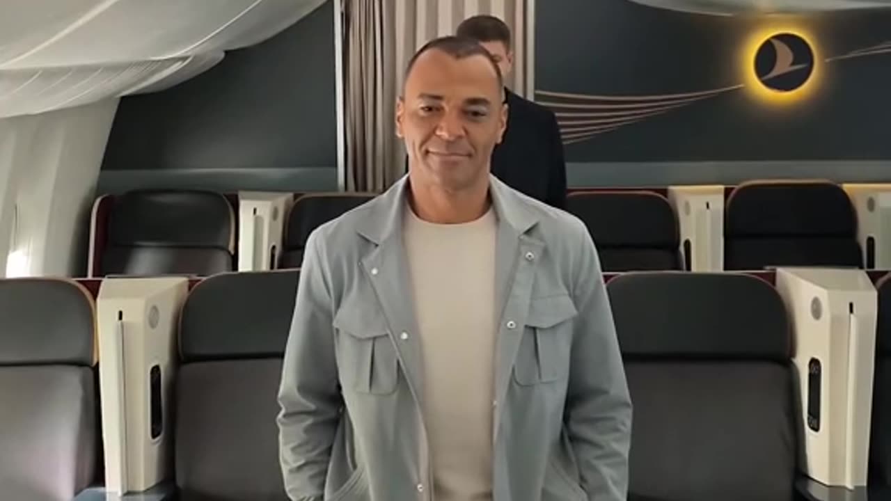 Gerrard & Cafu - This or that 🤩 #UCLtakeoff #ChampionsLeague