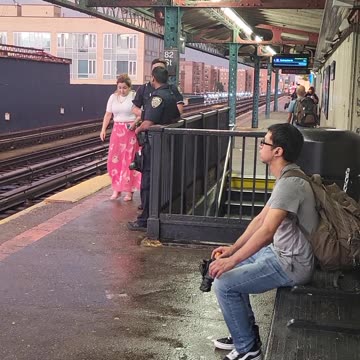 1st Amendment Audit NYPD Police Cop Can't Find Me