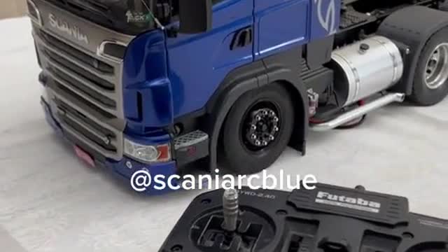 Large truck model display