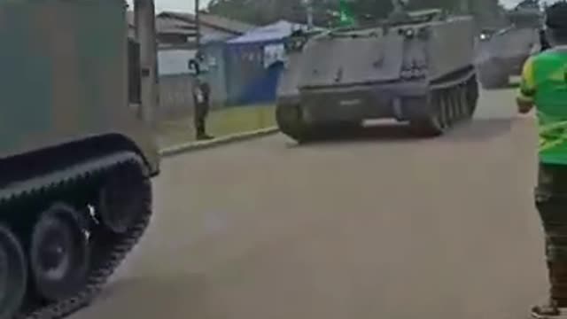 Exercito no Forte do pinheirinho - resistência civil